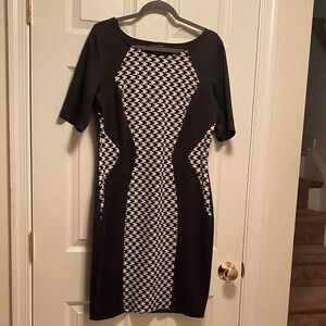 Fashion to Figure Black and White Geometric Mini Dress…size 1X